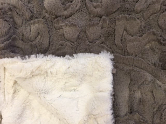 Luxe Cuddle Dynasty in Oyster on Luxe Cuddle Hide in Natural