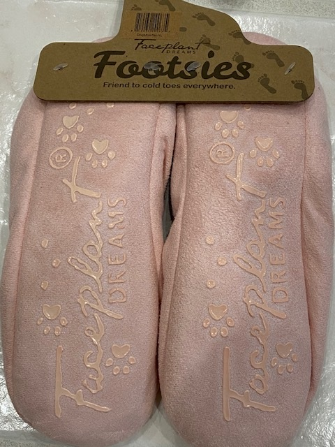 Faceplant Footsie: Women's Footwear Slippers Dog Mom (Pink)