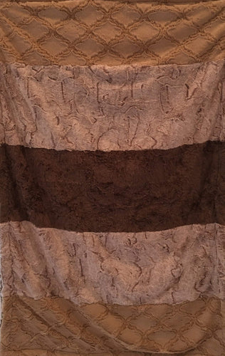 Luxe Cuddle Lattice in Sand, Heather Quartz, and Marble Cocoa Strip on Luxe Cuddle Frost Chocolate