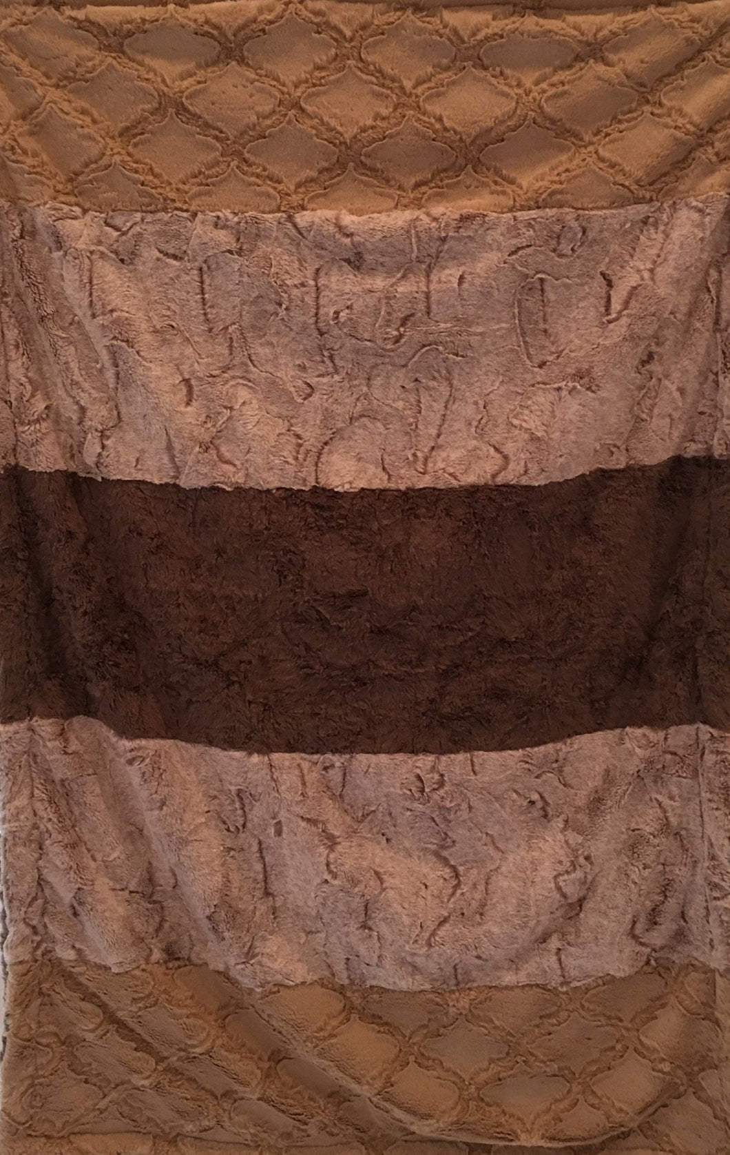 Luxe Cuddle Lattice in Sand, Heather Quartz, and Marble Cocoa Strip on Luxe Cuddle Frost Chocolate