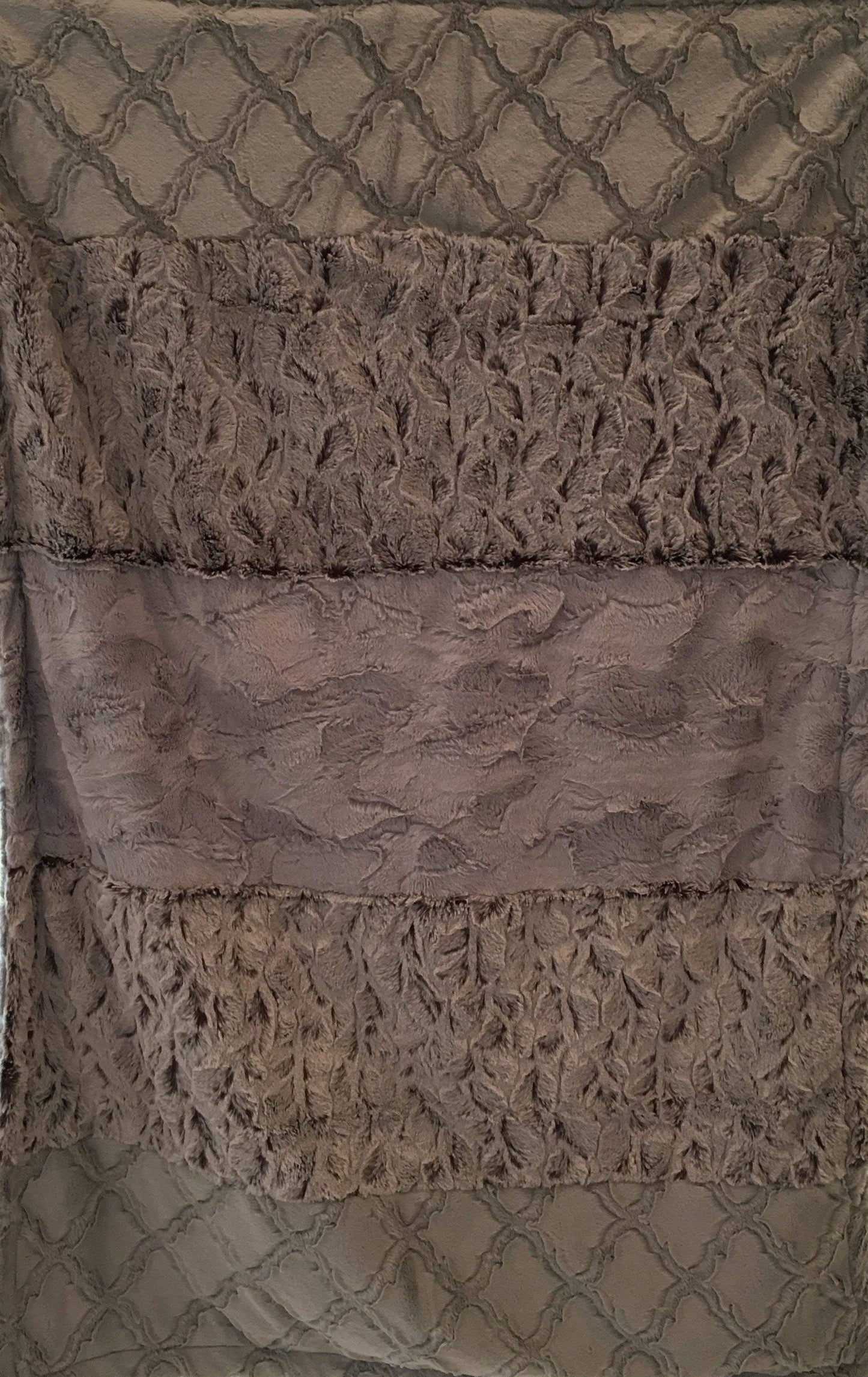 Luxe Cuddle Lattice in Silver, Frosted Tip Silver Bella, Hide in Silver Strip on Luxe Cuddle Hide in Silver