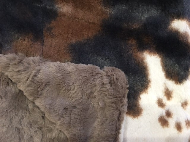 Blanket: Luxe Cuddle Pony on Luxe Cuddle Marble Cocoa